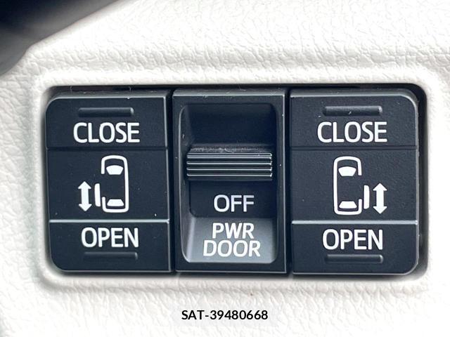 Toyota SIENTA 2016-06 8814636-5