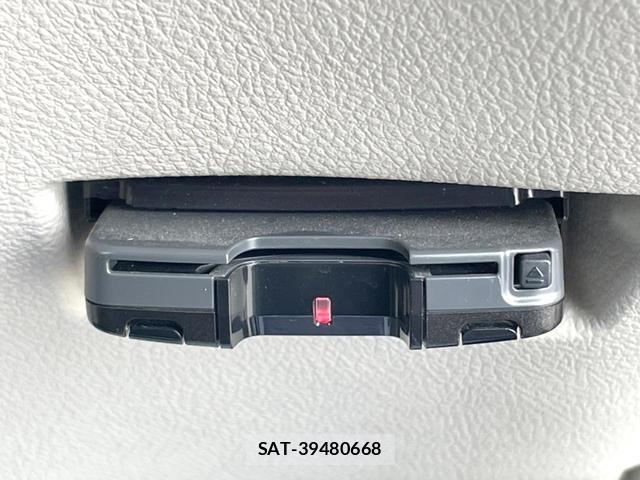 Toyota SIENTA 2016-06 8814636-6