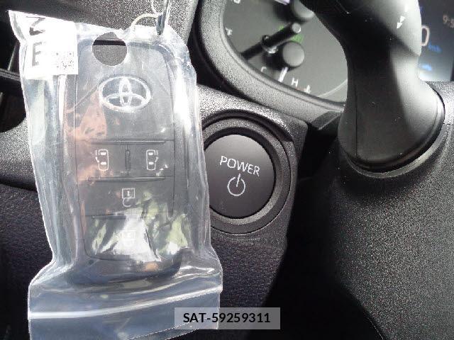 Toyota SIENTA 2026-06 8814647-6
