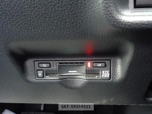 Toyota SIENTA 2026-06 8814647-8