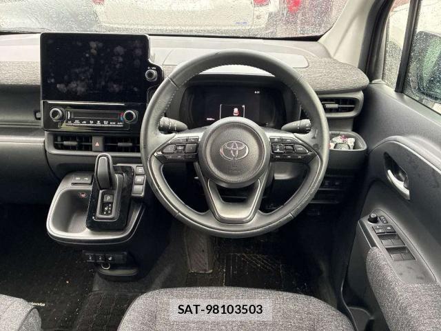 Toyota SIENTA 2023-08 8815629-2