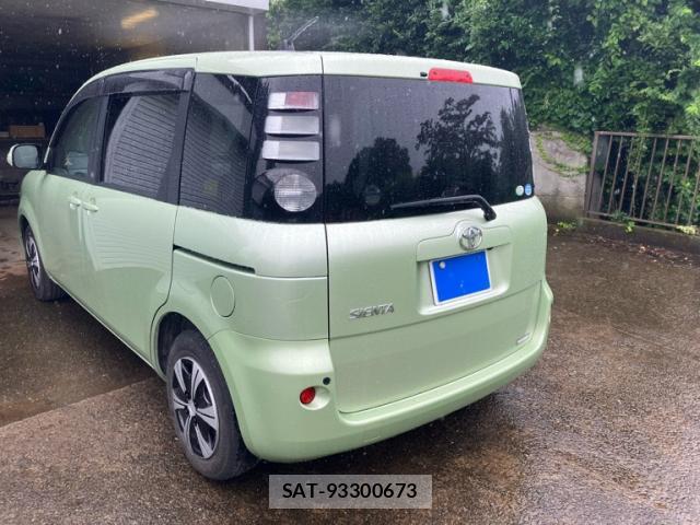 Toyota SIENTA 2010-07 8815872-12