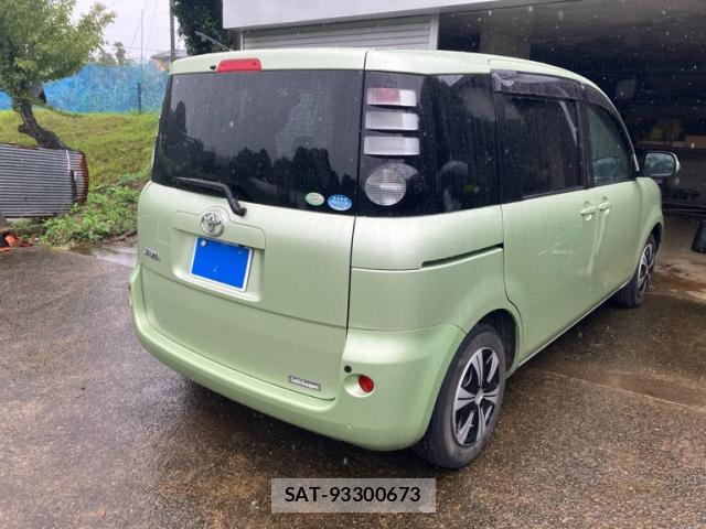 Toyota SIENTA 2010-07 8815872-13