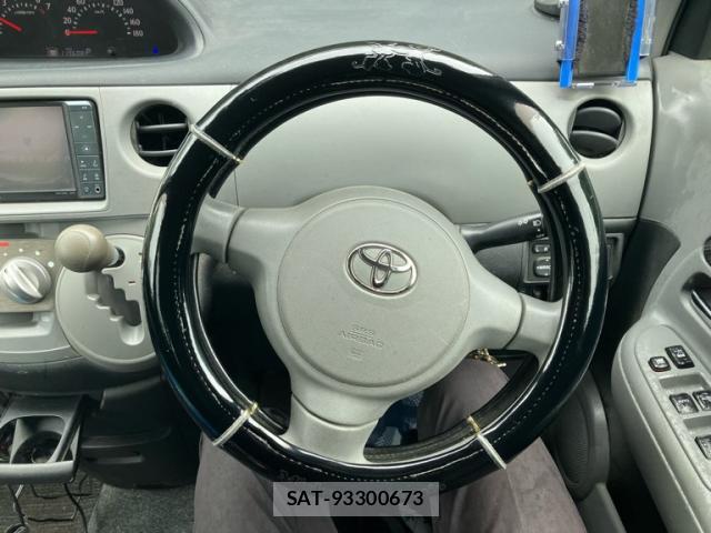 Toyota SIENTA 2010-07 8815872-18