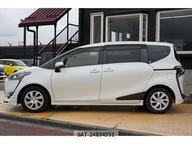Toyota SIENTA 2017-02 8817279-16