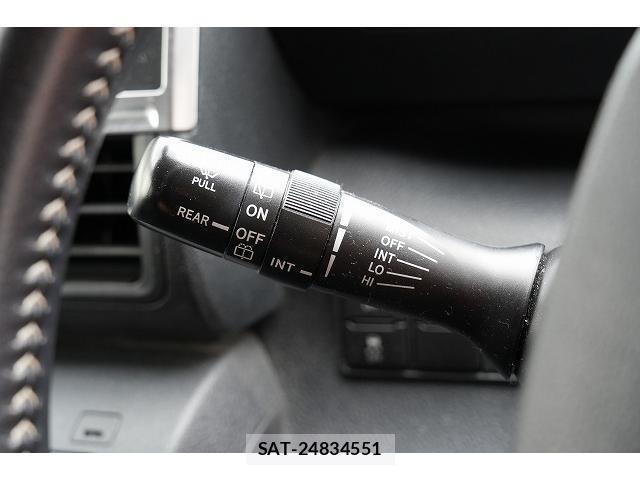 Toyota SIENTA 2017-02 8817279-17