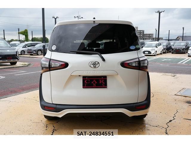 Toyota SIENTA 2017-02 8817279-18