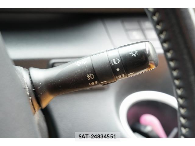 Toyota SIENTA 2017-02 8817279-19