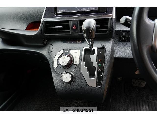 Toyota SIENTA 2017-02 8817279-9