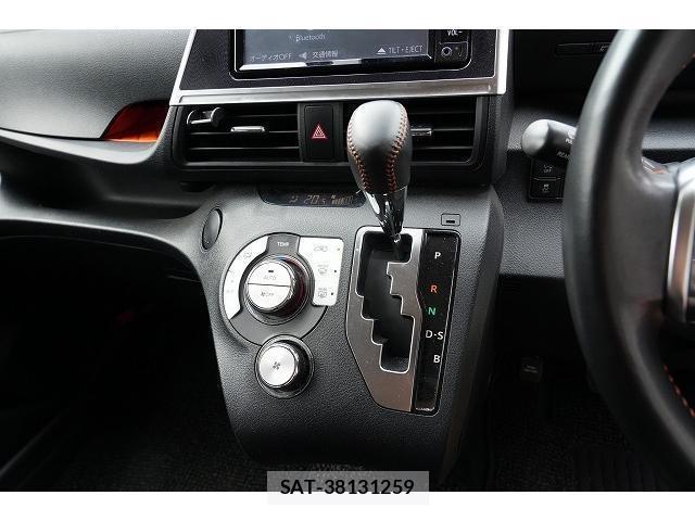 Toyota SIENTA 2018-09 8817281-10