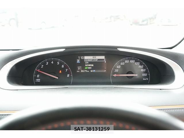 Toyota SIENTA 2018-09 8817281-18