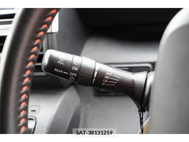 Toyota SIENTA 2018-09 8817281-19