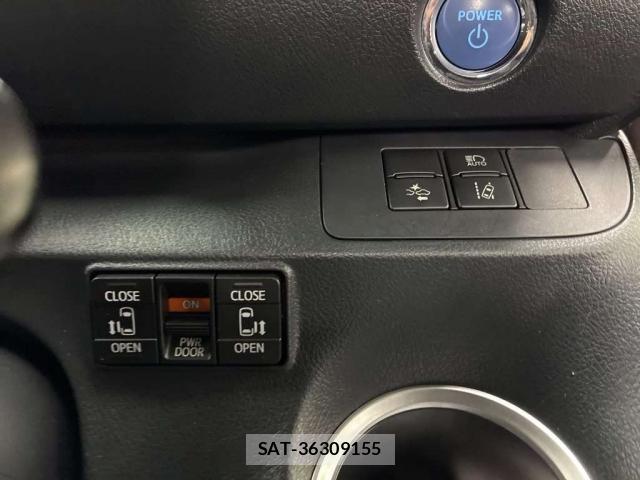 Toyota SIENTA 2017-10 8817337-8