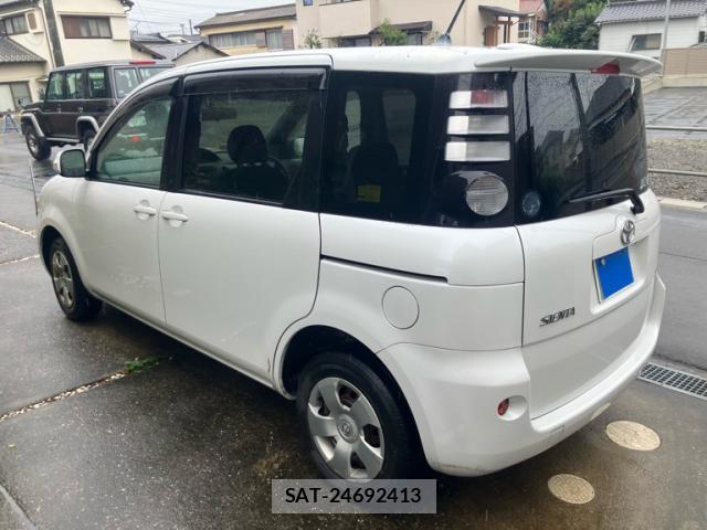Toyota SIENTA 2007-09 8817624-13