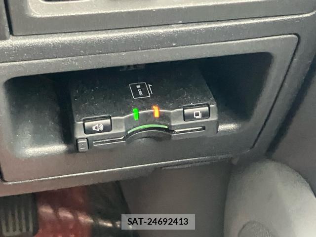 Toyota SIENTA 2007-09 8817624-15