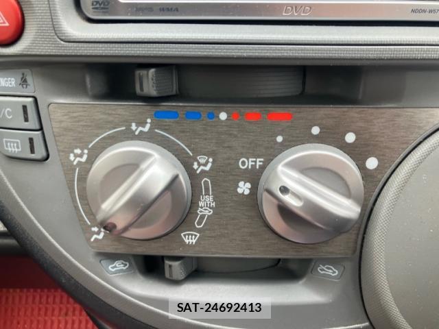 Toyota SIENTA 2007-09 8817624-17