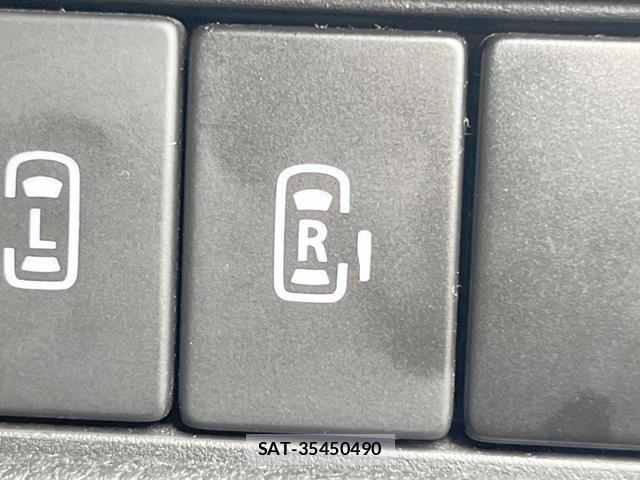 Suzuki SPACIA 2018-02 8814783-4