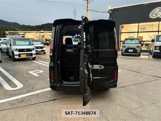 Honda e 2016-02 8814728-6