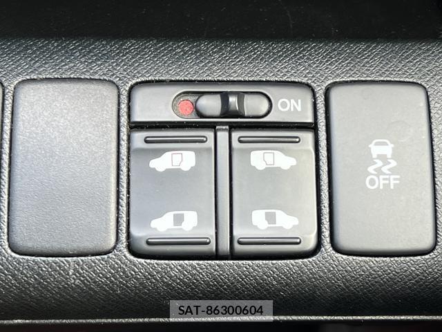 Honda e 2010-02 8817115-11