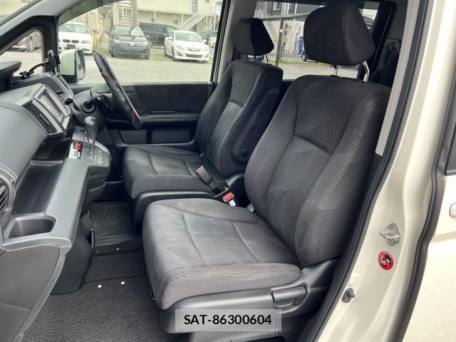 Honda e 2010-02 8817115-12