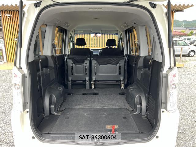 Honda e 2010-02 8817115-16