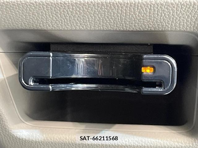 Honda e 2015-11 8812075-6