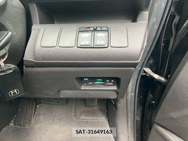 Honda e 2011-03 8812988-6