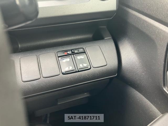 Honda e 2010-02 8813536-16
