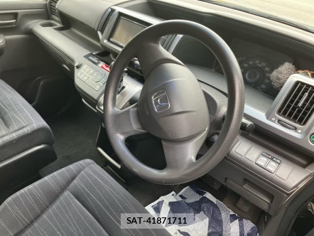 Honda e 2010-02 8813536-19