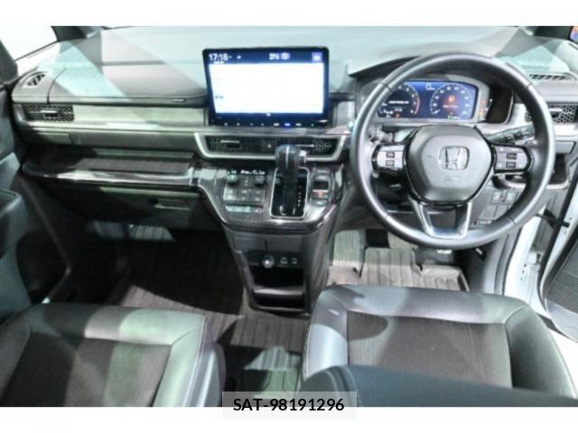 Honda e 2023-10 8816856-2