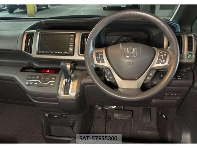Honda e 2013-07 8816876-2