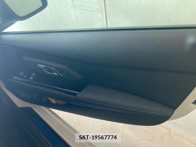 Toyota SUPRA 2021-10 8812416-10