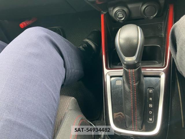 Suzuki SWIFT 2020-12 8813109-19