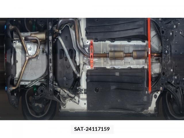 Suzuki SWIFT 2024-03 8817744-5