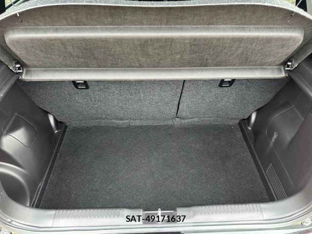 Suzuki SWIFT 2018-04 8817798-15