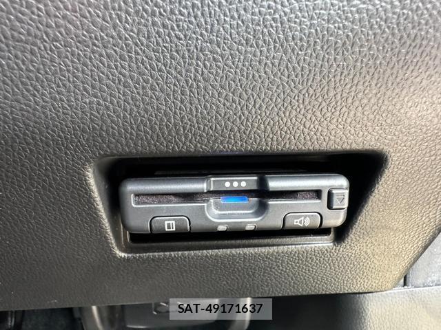 Suzuki SWIFT 2018-04 8817798-8