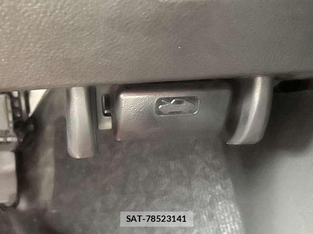 Suzuki SWIFT 2018-03 8813096-16