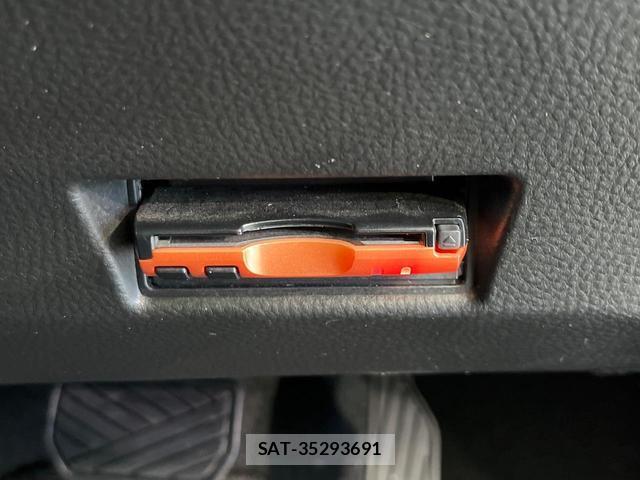 Suzuki SWIFT 2011-11 8817658-4