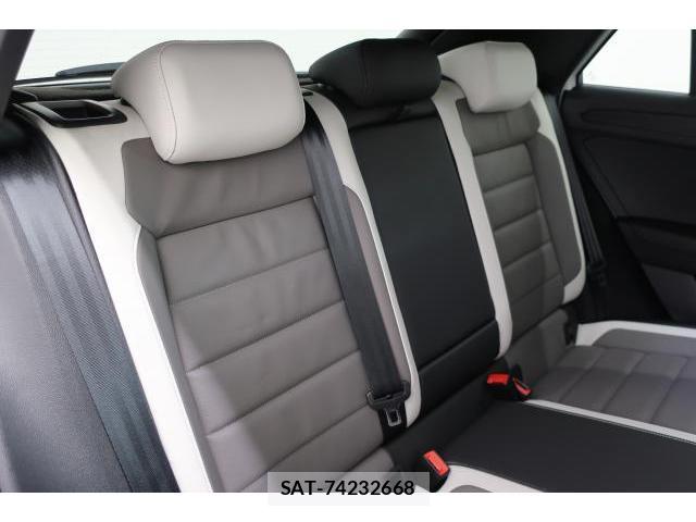 VolksWagen T-ROC 2021-10 8812105-11
