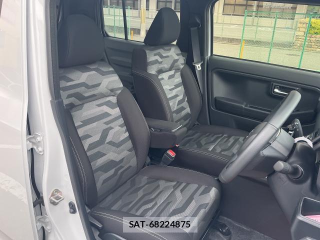 Daihatsu TAFT 2025-10 8817092-5