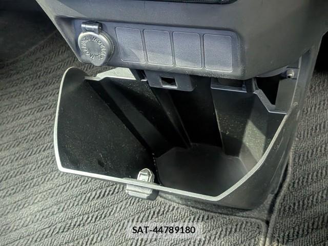 Toyota TANK 2018-05 8813062-12