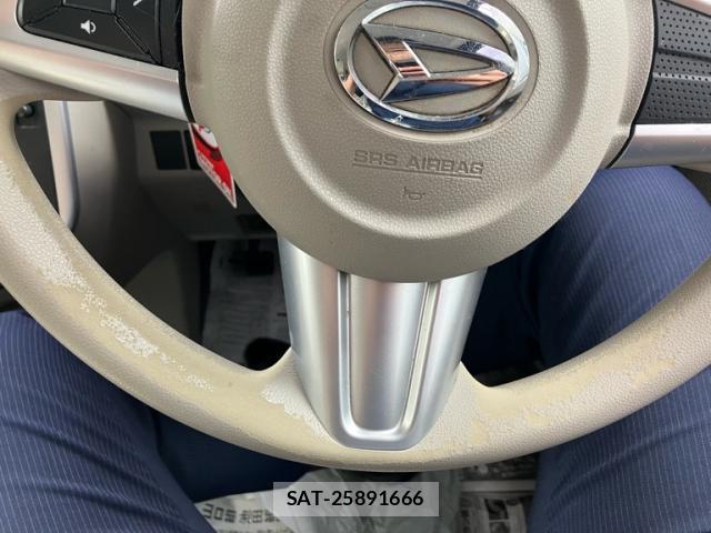 Daihatsu TANTO 2015-10 8813368-13