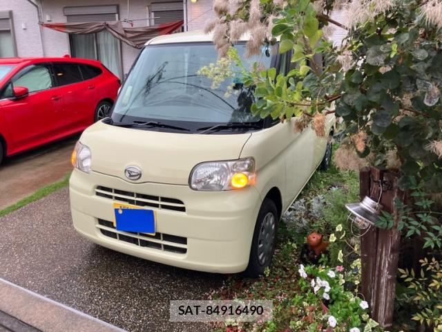 Daihatsu TANTO 2010-02 8813589-0