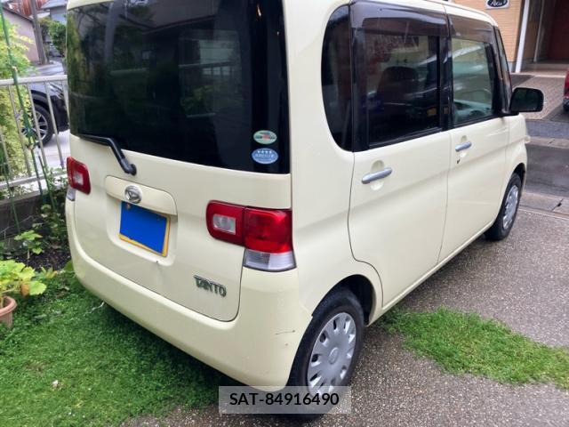 Daihatsu TANTO 2010-02 8813589-2