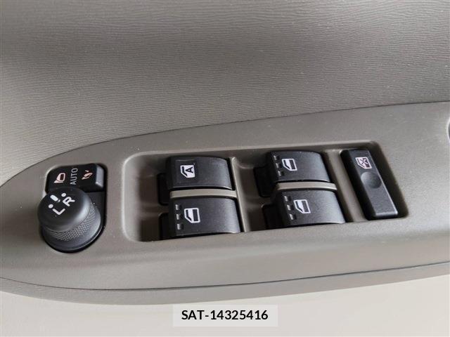 Daihatsu TANTO 2015-11 8814382-13