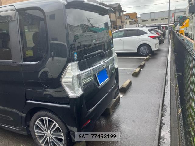 Daihatsu TANTO 2015-11 8816327-1