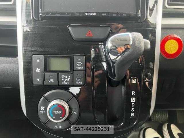 Daihatsu TANTO 2014-12 8817610-17