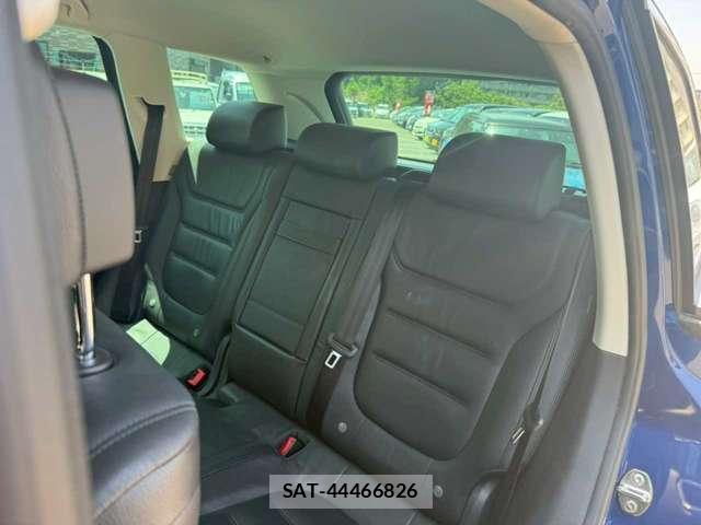 VolksWagen TOUAREG 2016-07 8812795-6