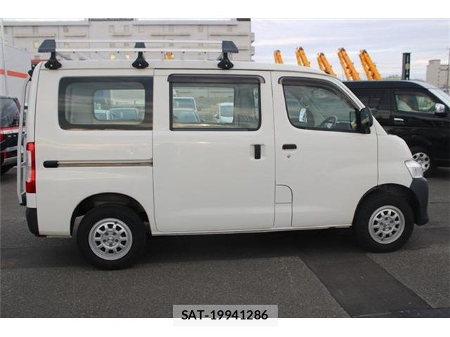 Toyota TOWNACE VAN 2021-04 8815778-7