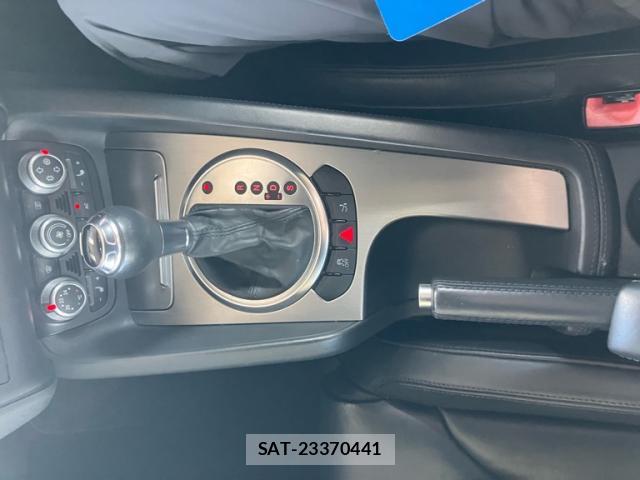 Audi TT 2012-01 8813292-11